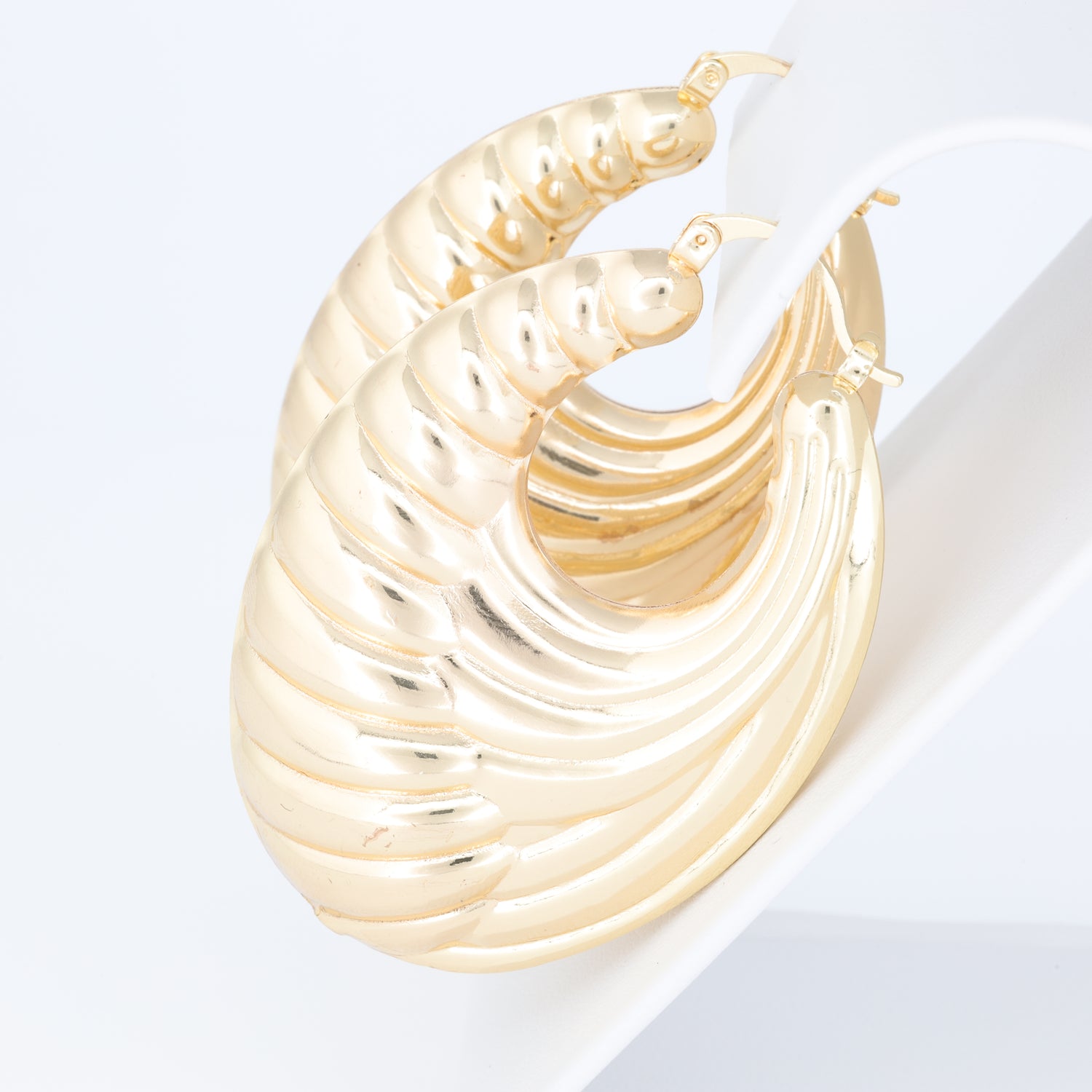 Side Wavy Hoop Earring