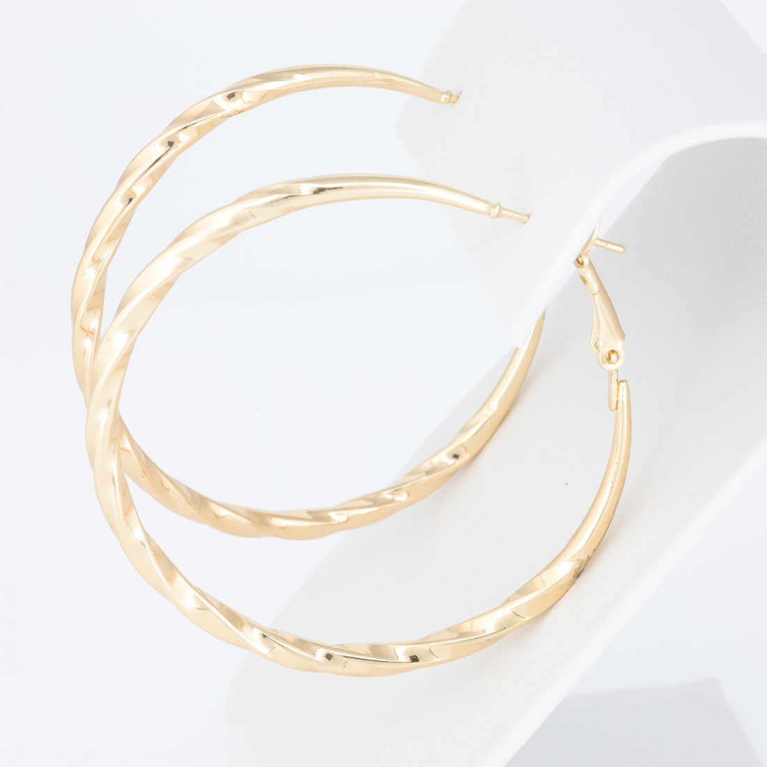 Hoop Earrings With Straight Twists