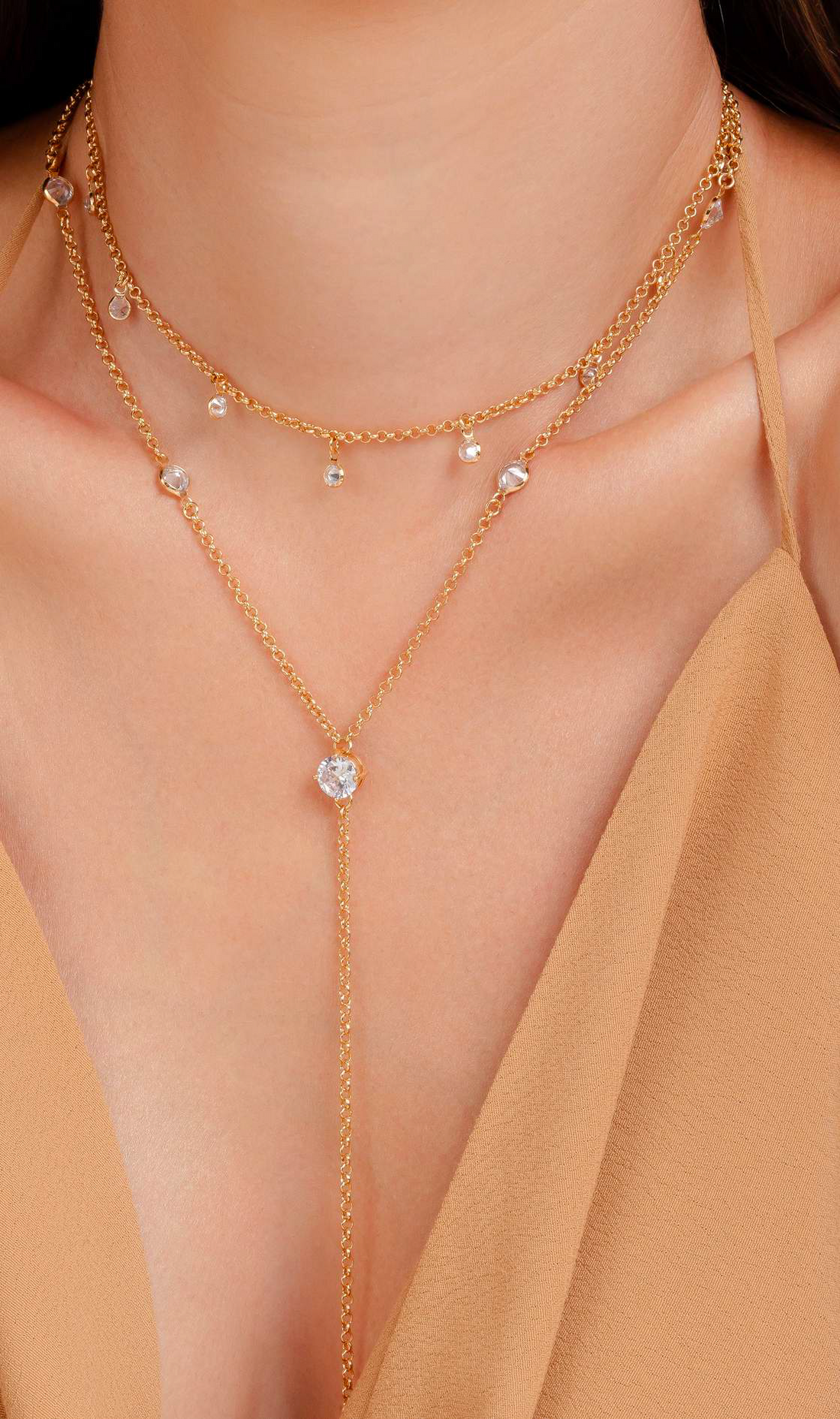 Necklace with zirconia pendants