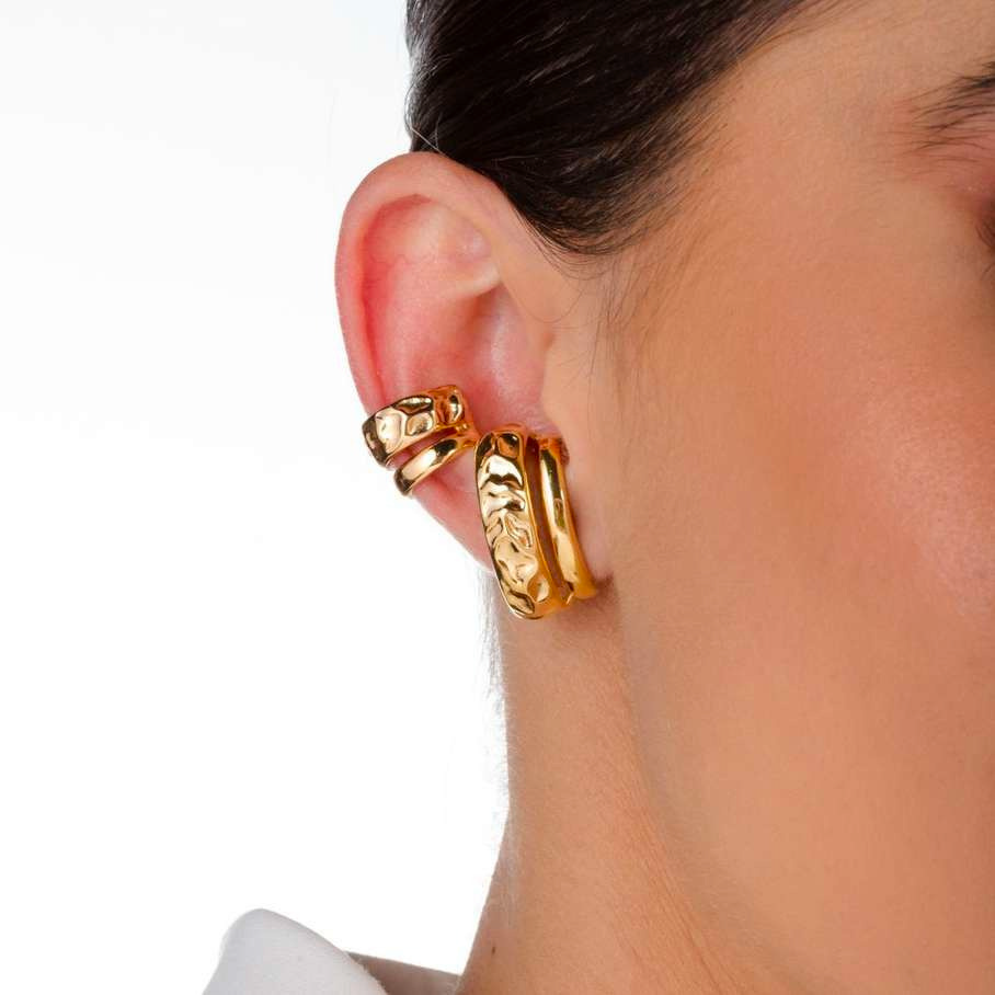 Earring with high waves