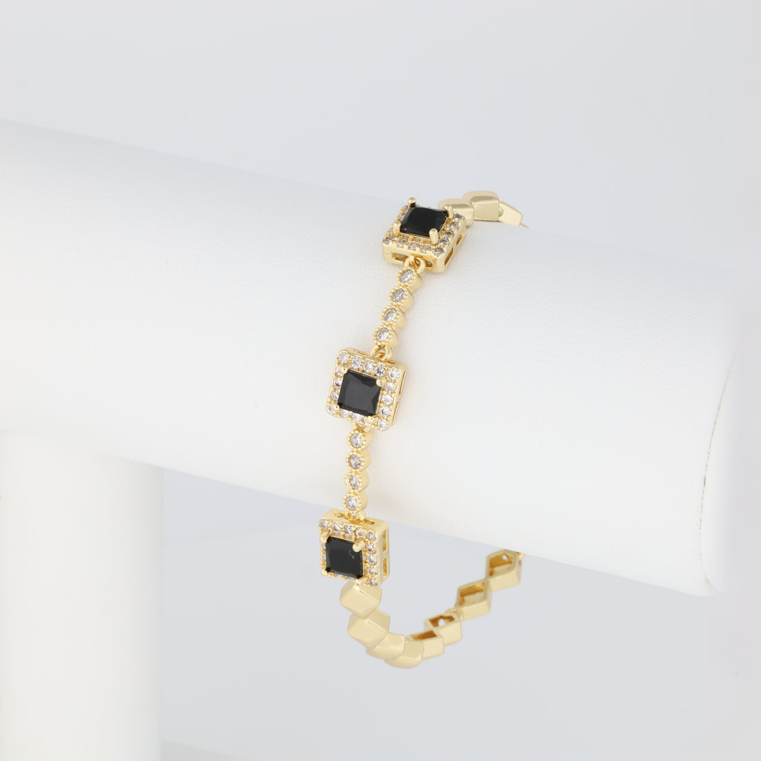 Square-Shaped Pendants Bracelet With Diamond Link