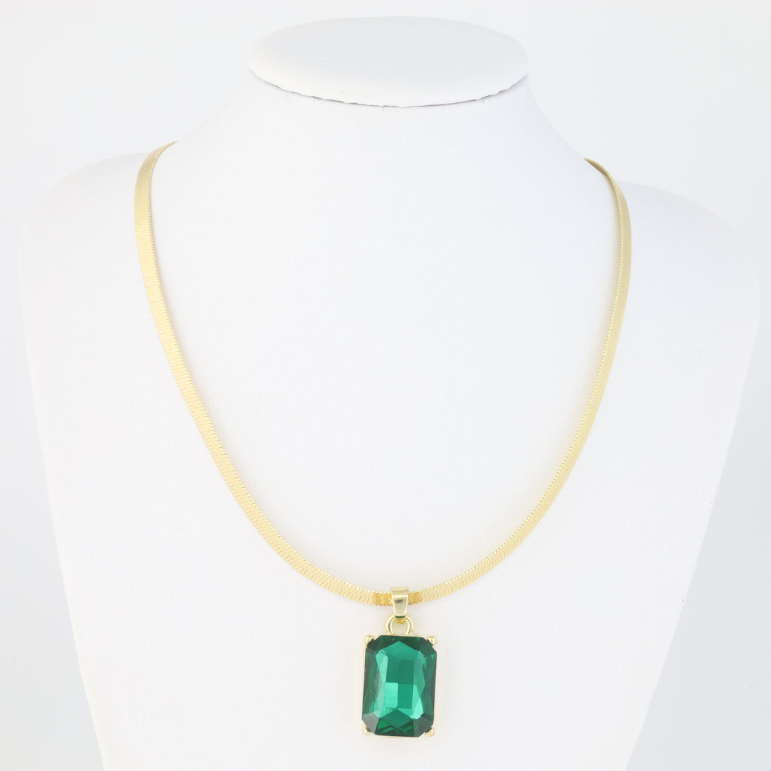 Necklace With Herringbone Link And Green